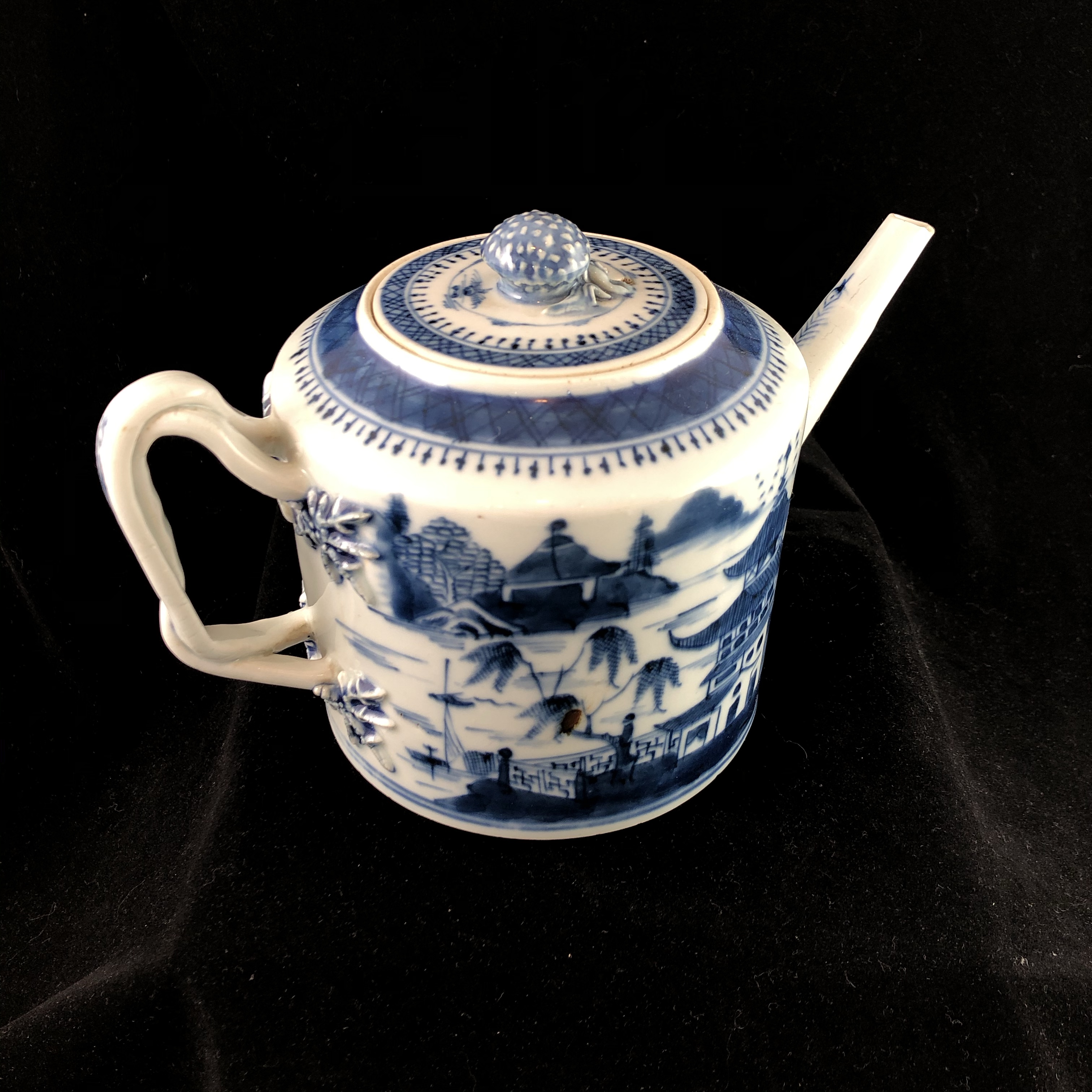 Blue and white Qing Dynasty 18th century teapot